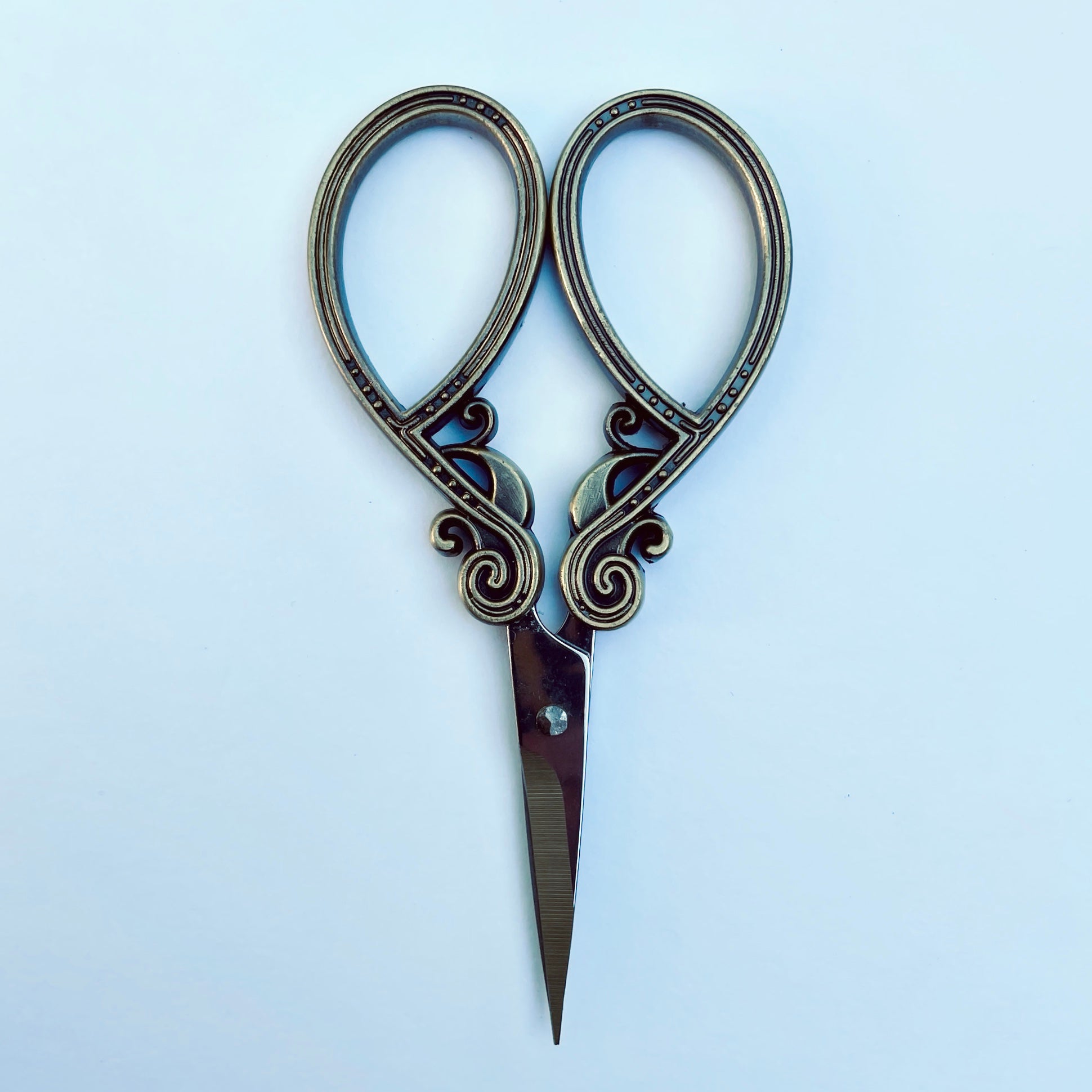 Antique Style Small Fussy Cut Scissors | 4.3